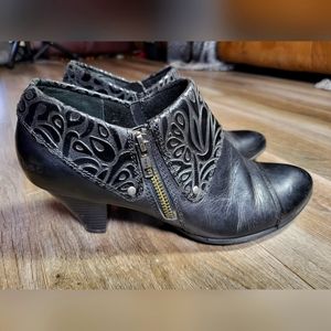 BOC Born Concept Misha Ankle Booties Heels Black Tooled Leather Size 8.5M